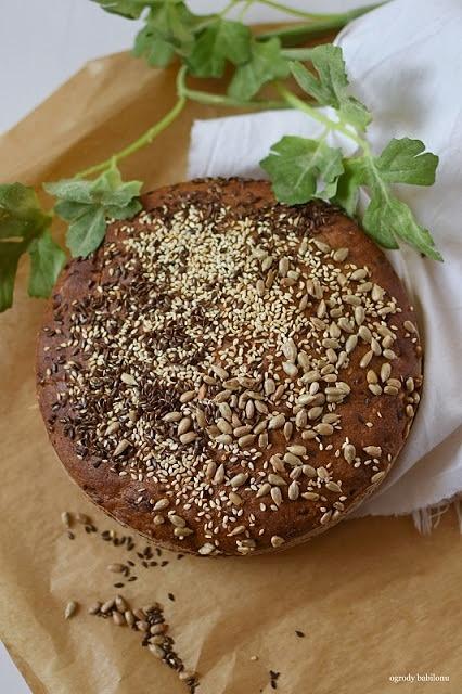 Chleb żytni z ziarnami