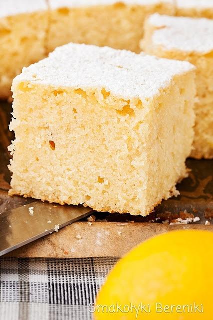 Ciasto cytrynowe z kefirem, miękkie i wilgotne, do kawy lub herbaty