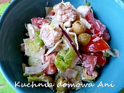Sałata lodowa z tuńczykiem