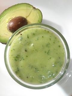 Pożywne zielone smoothie z witaminami