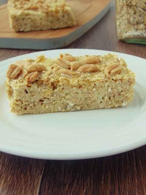 Pieczona owsianka z jabłkami i orzeszkami