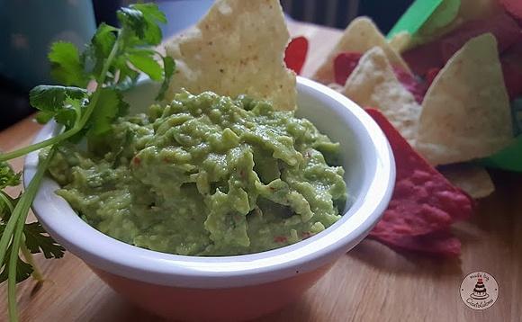 Guacamole - pasta z awokado do kanapek i nachosów