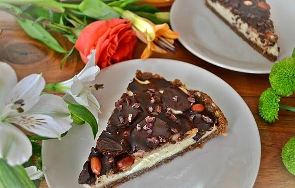 Tarta z kremem jaglano-kokosowym wegańska bezglutenowa bez pieczenia
