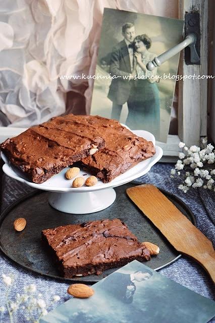 Daktylowe brownie z orzechami bez cukru i glutenu