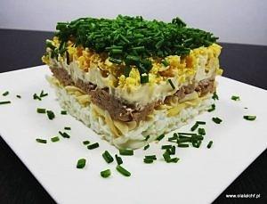 Warstwowa sałatka z tuńczyka keto lchf bez glutenu