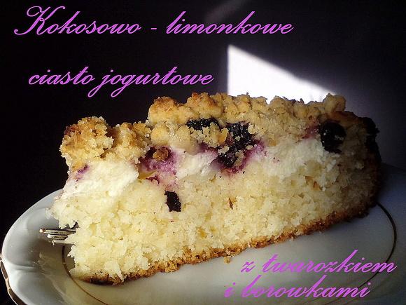 Kokosowo-limonkowe ciasto jogurtowe z serem i borówkami