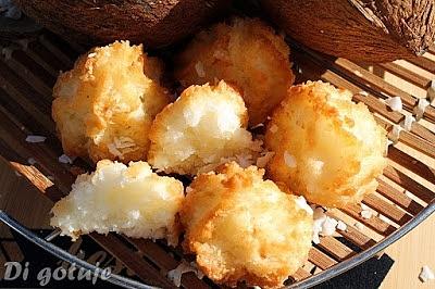 Kokosanki z białek - przepis na chrupiące ciasteczka kokosowe