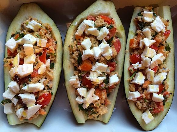 Bakłażan faszerowany warzywami i kaszą quinoa
