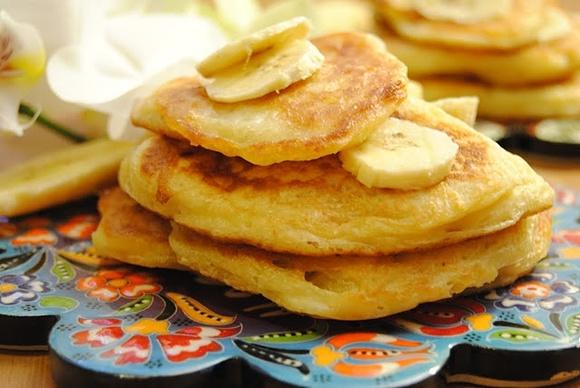 Jogurtowe racuchy drożdżowe z bananami