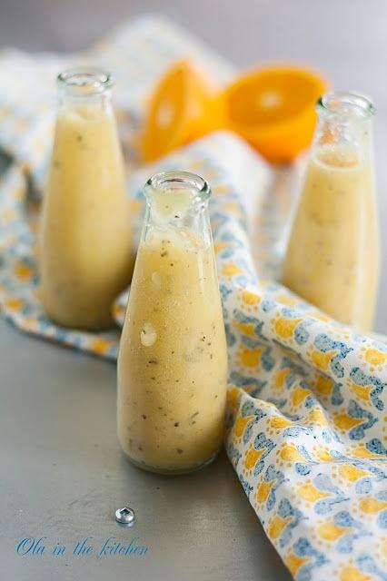 Słoneczne smoothie z bananami i pomarańczą