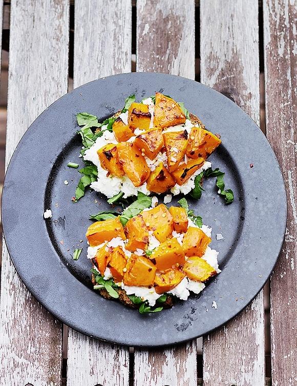 Bruschetta z pieczoną dynią i fetą