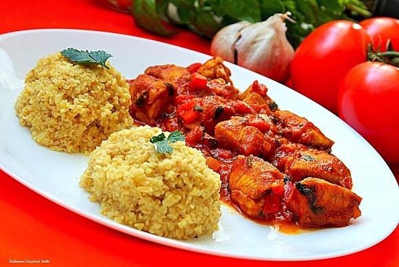Kurczak w pomidorowym sosie curry