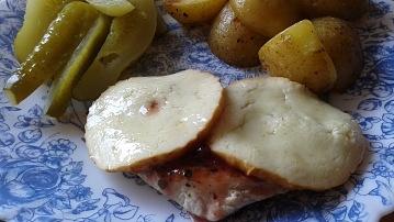 Schab grillowany z borówką i oscypkiem