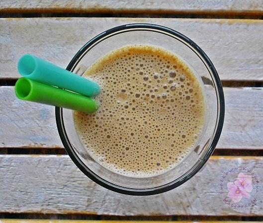 Shake kawowy z bananem, karobem i guaraną