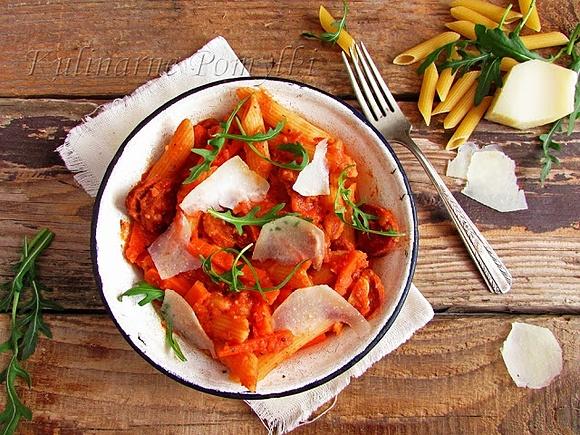 Makaron z chorizo i sosem fasolowo-pomidorowym