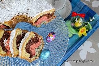 Kolorowa babka na Wielkanoc
