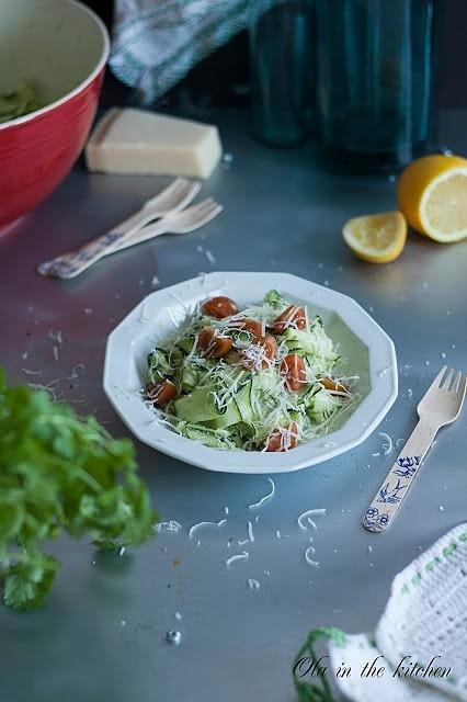 Spaghetti z cukinii z kolendrowym pesto
