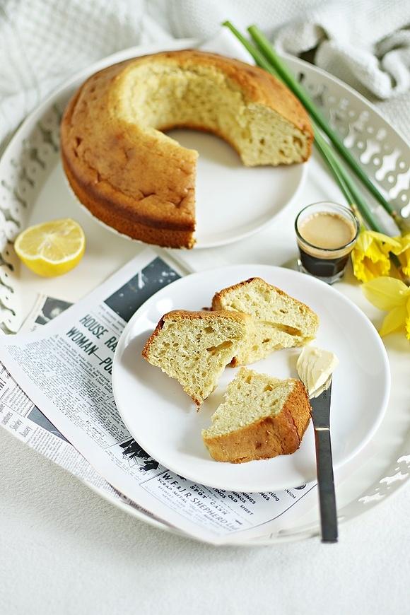 Babka jogurtowa z cytryną i wanilią