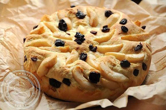 Drożdżówka z gruszkami