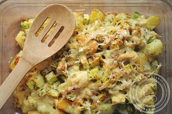 Zapiekanka ziemniaczana z cukinią jako dodatek do grilla