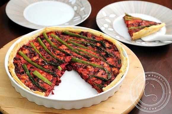 Tarta z botwinką i szparagami