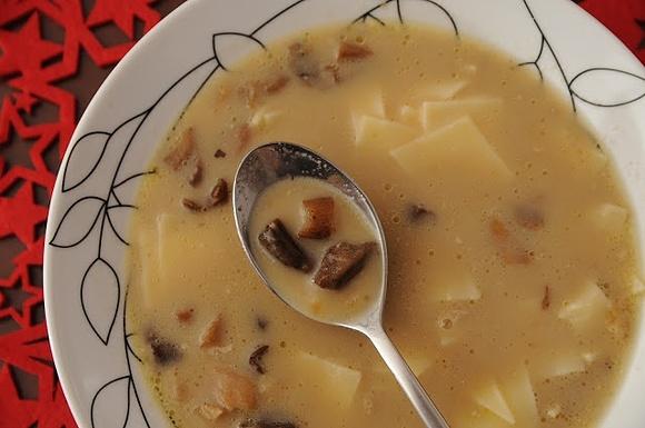 Zupa grzybowa z łazankami