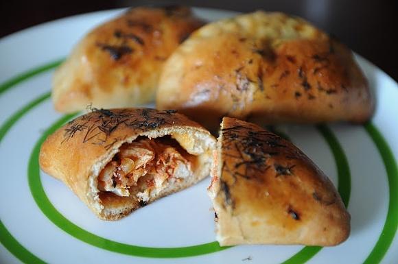 Pierogi pieczone z kurczakiem i pomidorami