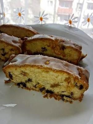 Keks z bakaliami na Wielkanoc i niedzielne popołudnie