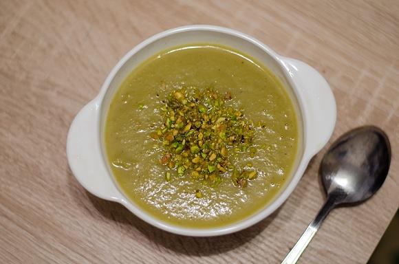 Krem z topinamburu z pistacjami