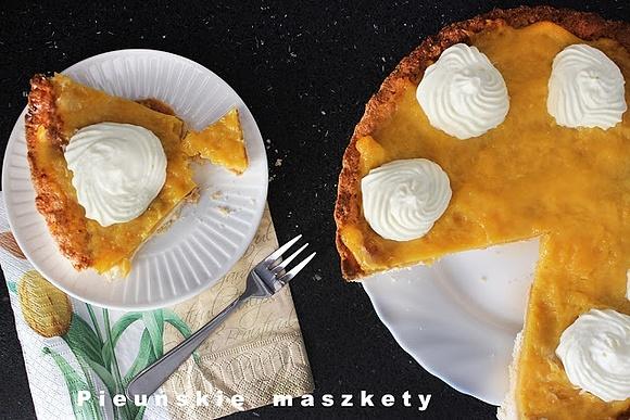Pomarańczowy mazurek z kremem z białej czekolady