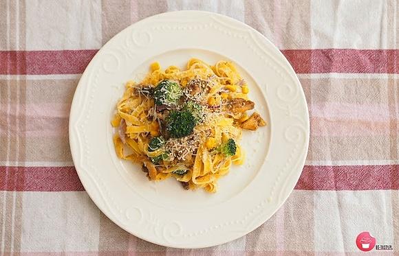 Proste tagliatelle z kurczakiem i sezamem