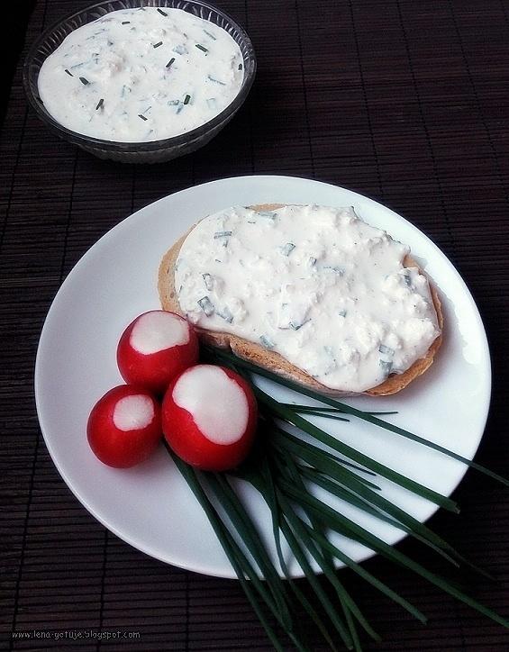 Twarożek z rzodkiewką i szczypiorkiem