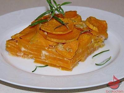 Zapiekanka z batatów z czosnkiem i rozmarynem