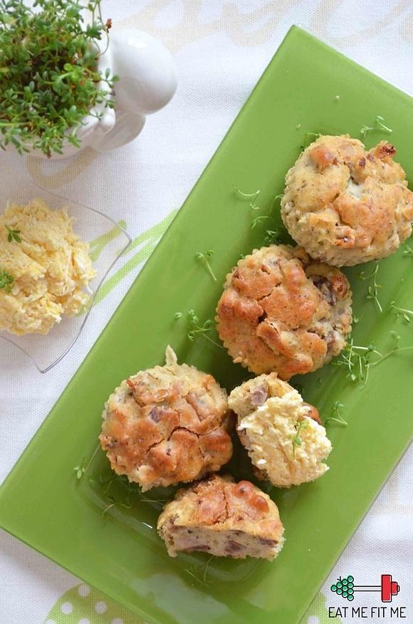 Wytrawne muffinki z białą kiełbasą, majerankiem i pastą jajeczno-chrzanową