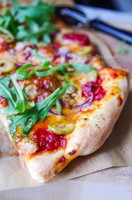 Pizza tonno i cebula - z tuńczykiem i cebulą