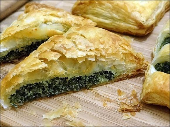 Paszteciki ze szpinakiem i ricottą
