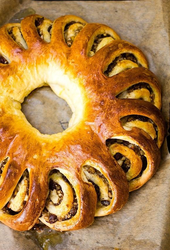 Wieniec drożdżowy z bakaliami