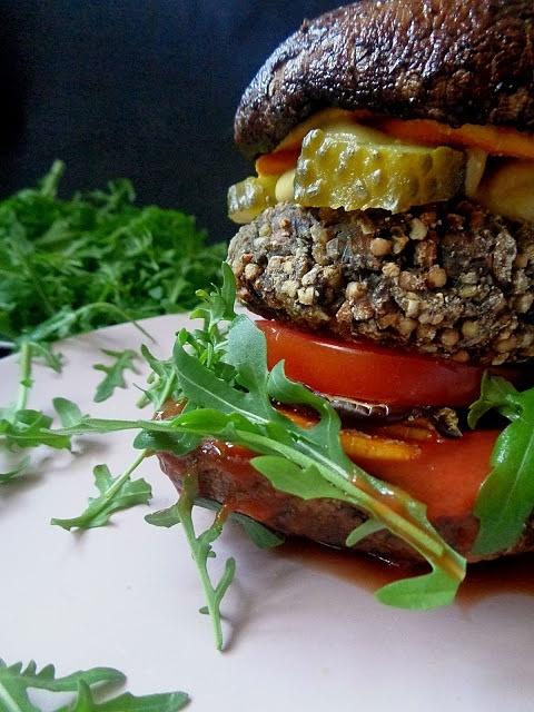 Burger pieczarkowo-gryczany w portobello