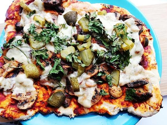 Pizza z pieczarkami