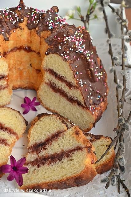 Przekładana babka drożdżowa na Wielkanoc