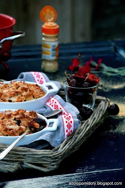Imbirowe crumble z czereśniami