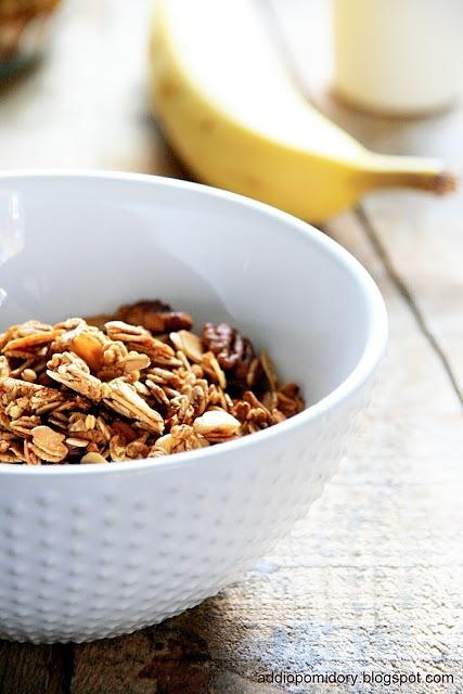Orzechowa granola z pekanami na śniadanie