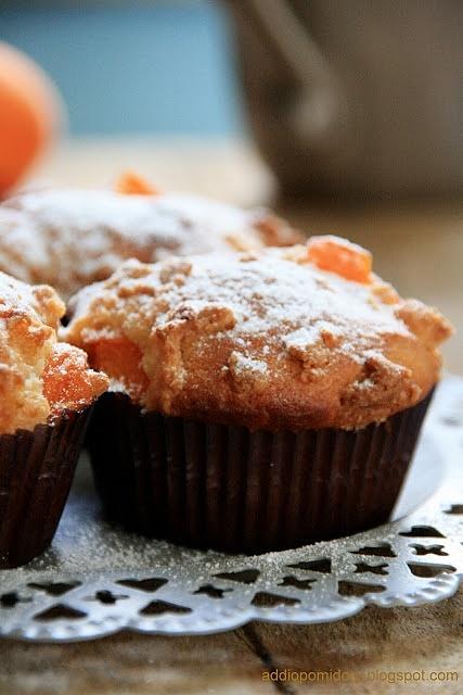 Drożdżowe muffiny z owocami