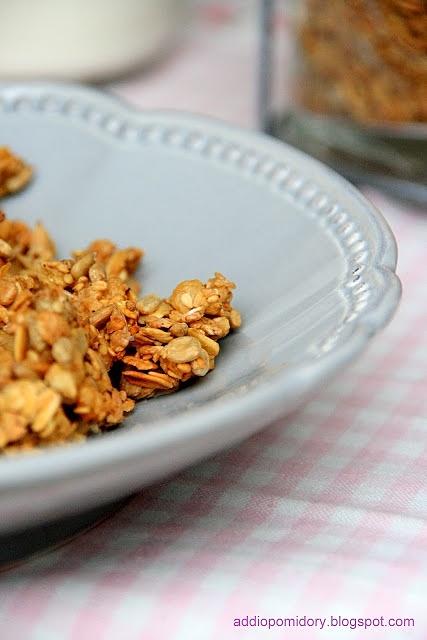 Słonecznikowa granola z żurawiną