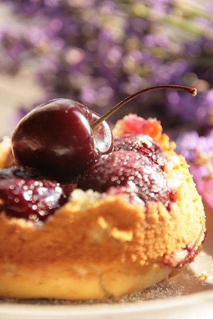 Clafoutis kokosowe z czereśniami