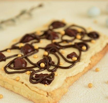Mazurek Amaretto z masłem orzechowym i czekoladą