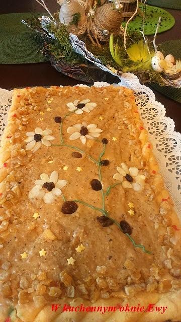 Mazurek z masą kajmakowo-orzechową