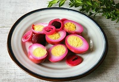 Amish pickled eggs. Jajka marynowane z buraczkami.
