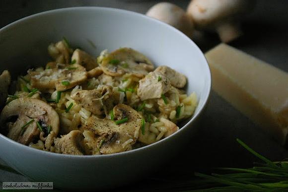 Risotto z ziołowym kurczakiem i pieczarkami