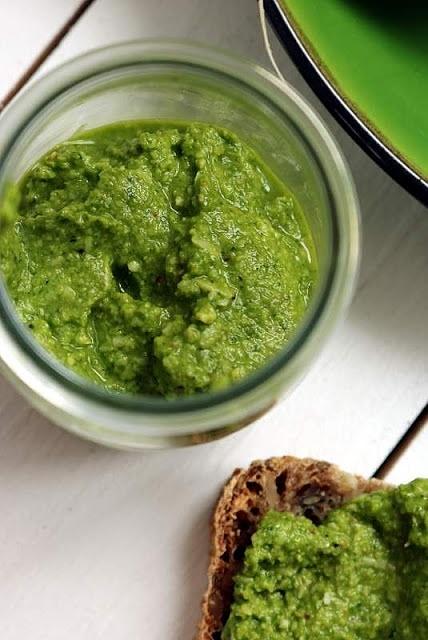 Pesto z liści rzodkiewki